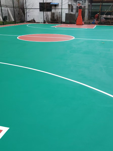 镶黄 球场长期使用易出现地面开裂